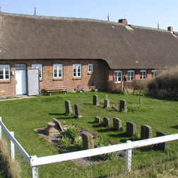 Kirchwarft auf Hallig Gröde