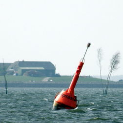 Seezeichen vor Hallig LangeneÃ